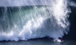  Marcelo_Luna_Nazare_Portugal_Ondas_Grandes Foto: Lars Baron