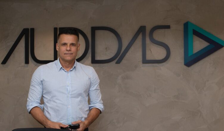 Crédito da foto: MANOEL LINS –Manoel Lins – Sócio da Auddas e tem mais de 25 anos de experiência em Planejamento Estratégico. É Administrador de empresas, com pós-graduação em Marketing, possui MBA em Gestão Empresarial, Formação em Estratégia e Finanças em Harvard, Mestrado em Estratégia